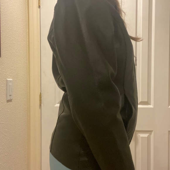 Vintage women’s leather jacket - Picture 3 of 5